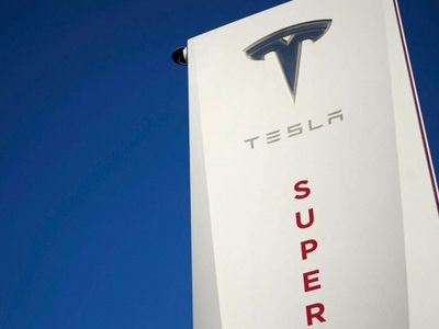 Tesla Supercharger Türkiye'ye Geliyor: İlk Aşamada 10 İle Kurulacak!