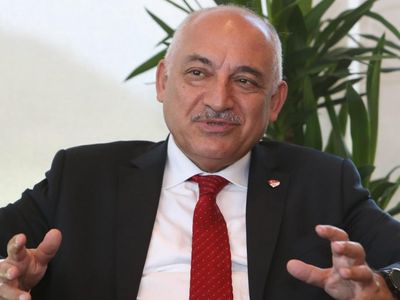 TFF Başkanı Mehmet Büyükekşi Fenerbahçe'nin 5 yıldızlı formayla maçlara çıkması durumunda gerekli kuralları uygulayacaklarını söyledi