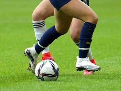 TFF Kadınlar 3. Futbol Ligi'nde Rusumat -4 Gençlik ve Adana 01 takımlar arasında oynanan karşılaşmada erkek oyuncu krizi çıktı!