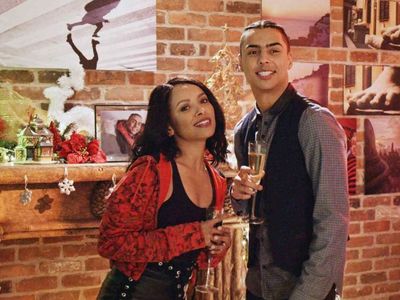 The Holiday Calendar film konusu ve oyuncuları