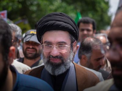 The Times: İran lideri Hamaney’in Kum’da bilinci kapalı şekilde tedavi gördüğü iddia edildi