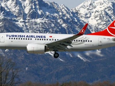 THY uçağında büyük panik: Kokpit camı çatladı