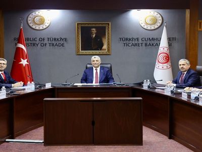 Ticaret Bakanı Bolat, Bakkallar Odası Başkanı ile buluştu: “Esnafımıza destek devam ediyor!"