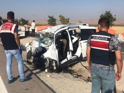 Konya'da TIR ile Kamyonet çarpıştı: 6 Kişi Feci Şekilde Öldü