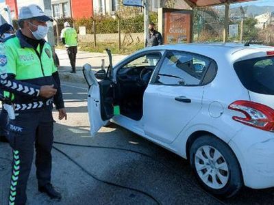 Tırın Altında Kalan Kadın Sürücü Hayatını Kaybeti