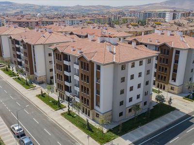 TOKİ projelerine başvuru şartları nelerdir? Dar ve orta gelirli aileler için 131 bin liradan ev satışları: Son başvuru tarihi 18 Mart!