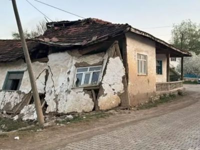 Tokat'ta 5,6 büyüklüğündeki depremin yıkıcı etkisi: Hasarın boyutu gün ağarınca ortaya çıktı