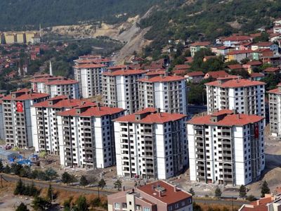 TOKİ depremde çizik bile almadı: Hemen yanındaki binalar ağır hasar aldı