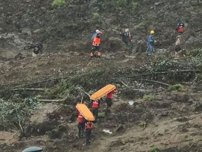 Toprak kayması 16 kişinin hayatını kaybetmesine neden oldu: Çok sayıda kişinin kayıp olduğu açıklandı