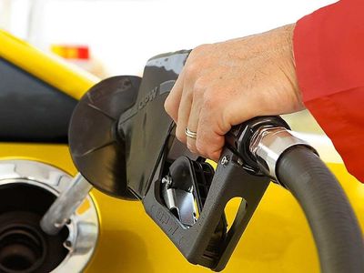 Torba yasadan akaryakıta görülmemiş indirim! 16 Mayıs benzin, motorin, LPG fiyatı belli oldu