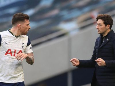 Tottenham Menejeri Tarihe Geçti