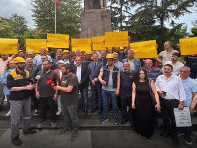 Trabzon'da Aylardır Maaş Bekleyen Maden İşçileri Eylem Yapıyor