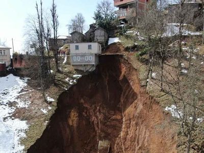 Trabzon kayıyor: Havaların ısınmasıyla son bir ayda 100’ün üzerinde heyelan meydana geldi!
