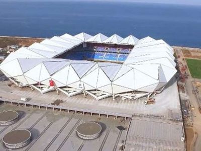 Trabzon Şenol Güneş Stadyumunda Çökme Tehlikesi