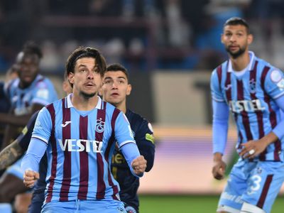 Trabzon'daki gol düellosunda kazanan Kasımpaşa: Bordo Mavililer şeytanın dişini kıramıyor