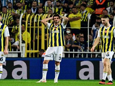 Trabzonspor maçındaki hataları tepki görmüştü: Fenerbahçeli oyuncu sahayı gözyaşlarıyla terk etti