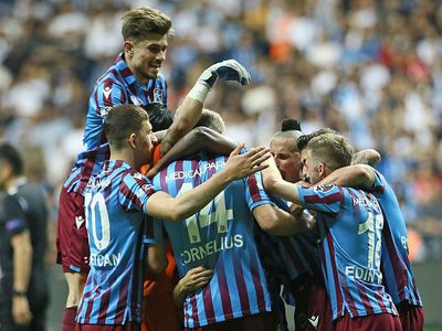 Trabzonspor, Süper Lig'de kendi evinde Antalyaspor ve Altay'a yenilmezse büyük bir rekora imza atacak!