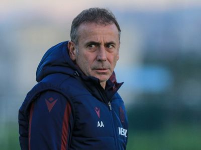 Trabzonspor Teknik Direktörü Abdullah Avcı, Antalyaspor maçı öncesi Cuma günü gerçekleştirecekleri antrenmanın taraftara açık olarak yapacaklarını açıkladı