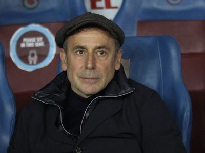 Trabzonspor Teknik Direktörü Abdullah Avcı, Djaniny ve Nwakaeme'nin geçtiğimiz sezon takımdan ayrılmak istediğini itiraf etti! Takımda kalmaları için kendisinin oyuncularını ikna ettiğini söyledi