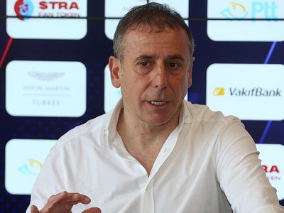 Trabzonspor Teknik Direktörü Abdullah Avcı TSYD Trabzon şubesinde kazanılan Süper Lig şampiyonluğu ve önümüzdeki sezonun planlaması hakkında konuştu