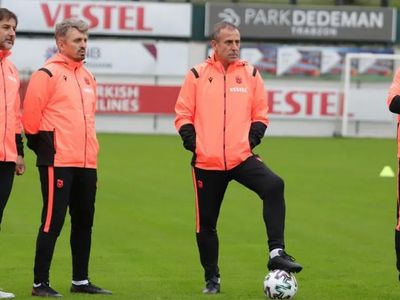Trabzonspor Teknik Direktörü Abdullah Avcı'dan Takımla Toplantı!
