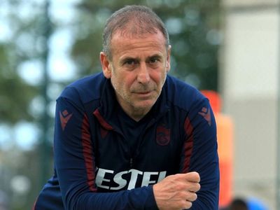 Trabzonspor'da Abdullah Avcı, Rizespor mağlubiyetiyle sadece üç puan kaybettiklerini ilerledikleri yolun şampiyonluk olduğunu söyledi