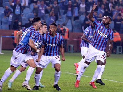 Trabzonspor'da Ahmet Ağaoğlu'ndan Fenerbahçe Galibiyeti Sonrası Futbolculara Jest Geldi!