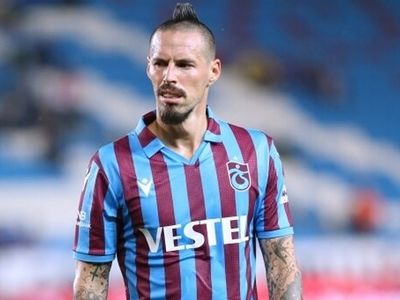 Trabzonsporlu Marek Hamsik Ülkesinde Gündem Oldu!