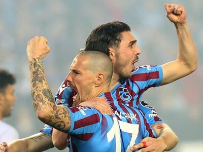 Trabzonspor'un Süper Lig'de şampiyonluğunu ilan etmesinin ardından Abdülkadir Ömür'den dikkat çeken sözler!