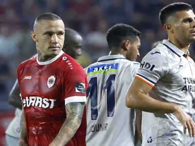 Tribünde Türk bayrağı yakmışlardı: UEFA’dan Antwerp’e ödül gibi ceza
