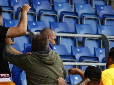 Tribündeki Kavgayı Gören Radamel Falcao Kaçmaya Başladı!