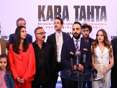 TRT Kara Tahta dizisi konusu, oyuncuları kimler? Kitaptan mı uyarlandı?