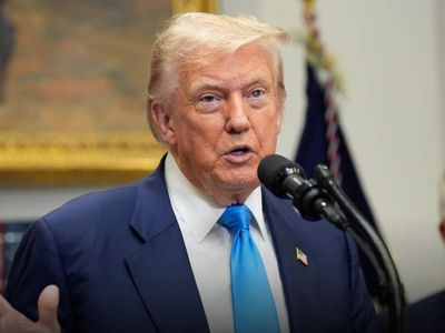 Trump’tan Hark Adası Bombardımanı Açıklaması: “Tüm Askeri Hedefler Yok Edildi”