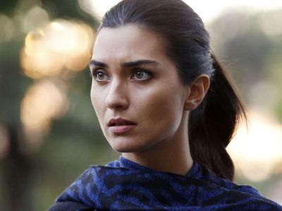 Tuba Büyüküstün’ün Acı Günü: Ölüm Haberini Sosyal Medyadan Paylaştı