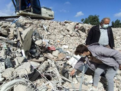 Tüm emekleri enkaz altında kaldı: Milyonluk birikimlerini aradılar
