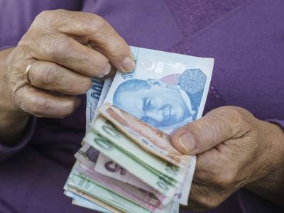 Tüm hazırlıklar tamamlandı: Çalışan emeklilere ödenecek ikramiyenin tarihi netleşti