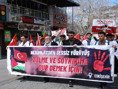 Tüm sağlık çalışanları Gazze için bir araya geldi: Eskişehir’de ‘Sessiz Yürüyüş’!