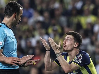 Tümer Metin, Fenerbahçe - Galatasaray derbisine damga vuran isimlerden Mert Hakan Yandaş'ı eleştirdi!