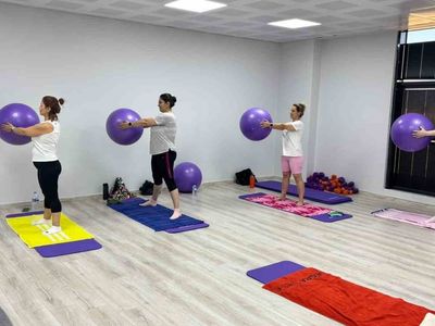 Turgutlu’da kadınlara özel zumba ve pilates kursları başladı