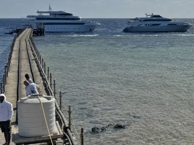 Turist teknesi battı: 17 kişi kayıp