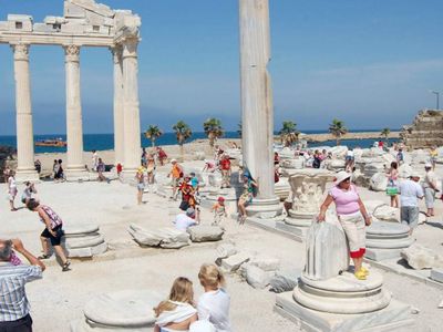 Turizm’de hedef yükseltildi: 56 milyar dolar gelir bekleniyor