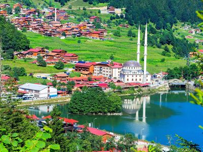 Türkiye'nin En Güzel Lokasyonlarından Biri Olan Uzungöl’de Yaz Sezonu Başladı