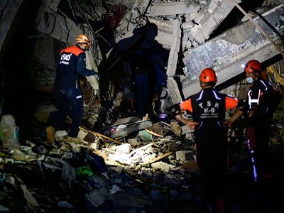 Türk arama Kurtarma Ekipleri Venezuela'da Zamanla Yarışıyor