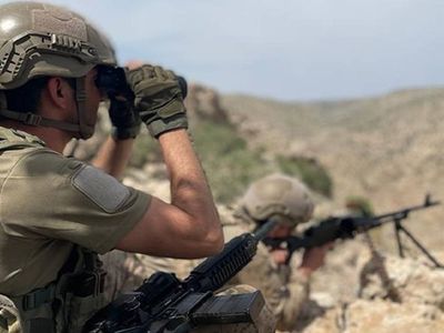 Türk askeri teröristlere göz açtırmıyor! Pençe Kilit Operasyonu kapsamında 2 PKK'lı terörist etkisiz hale getirildi