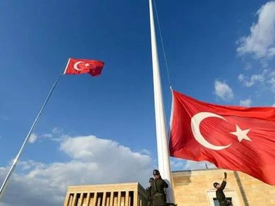 Türk Bayrağı neden ve ne zaman yarıya çekilir? İşte Türk Bayrağı yarıya çekilme sebepleri