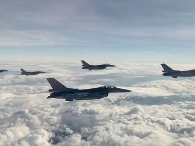Türk jetlerinden gövde gösterisi: Yunan uçaklarına rağmen eğitimi tamamladılar