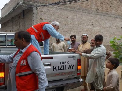 Türk Kızılayı hem yardım ediyor hem de uyarıyor: Pakistan’a acil yardım lazım