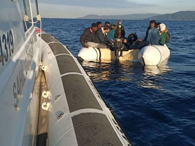 Türk Sularında İnsanlık Dramı! Yunanistan Unsurlarınca İtilen Göçmenler Kurtarıldı