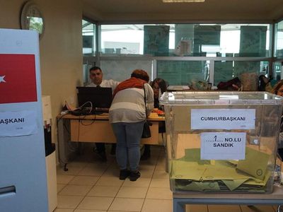 Türkiye bir kez daha sandık başında: İkinci tur oylaması başladı
