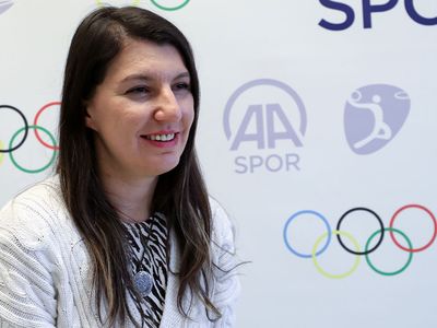 Türkiye rekortmeni milli paraşütçü Merve Arslan: kadınlara 'uçun' diyor!